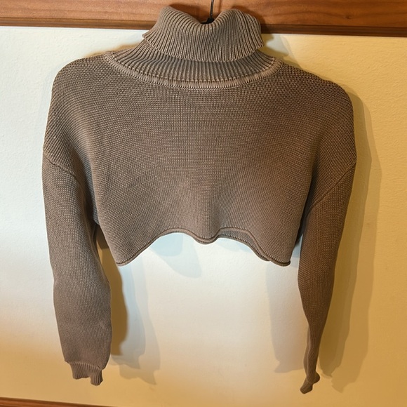 Zara Women's Cropped Turtleneck Sweater - Picture 10 of 12